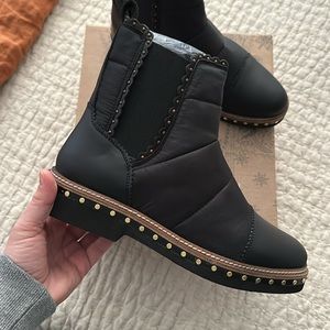 NWT Free People Atlas Puffer Chelsea Boot